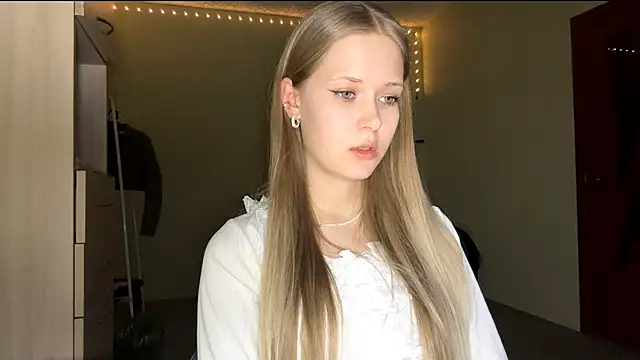 ZaidaSchwarten online show from February 2, 2026, 5:45 pm