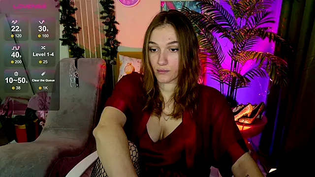 Snapshot of CarolainGilbert chatting on December 17, 2025, 8:25 pm CarolainGilbert online show from December 17, 2025, 8:25 pm