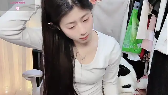 Snapshot of Yvonne-07 chatting on January 5, 2026, 8:56 pm Yvonne-07 online show from January 5, 2026, 8:56 pm