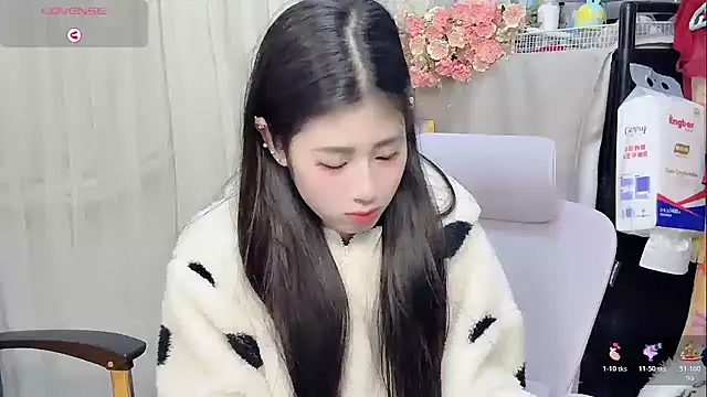 Snapshot of Yvonne-07 chatting on February 26, 2026, 1:11 pm Yvonne-07 online show from February 26, 2026, 1:11 pm