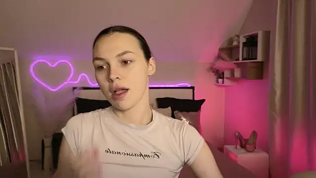 MaxinCarroll online show from February 9, 2026, 5:27 am