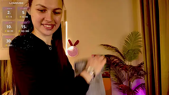 MaxinCarroll online show from April 13, 2026, 10:08 am