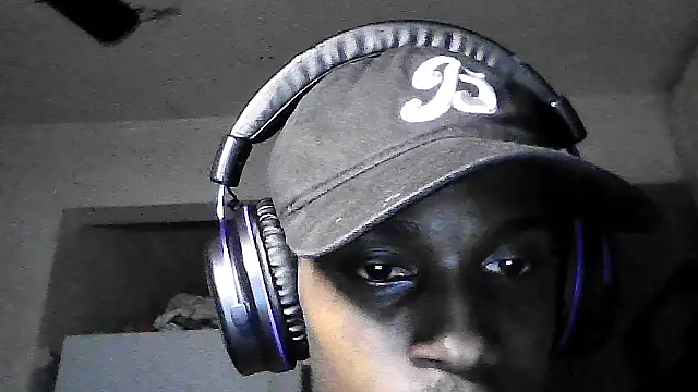 Snapshot of dwick5900 chatting on December 18, 2025, 3:27 pm dwick5900 online show from December 18, 2025, 3:27 pm