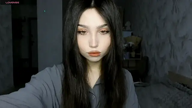 Qwami Amie online show from May 26, 2026, 4:54 am