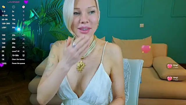 Snapshot of Lindsi_Luvviv chatting on July 3, 2026, 4:35 pm Lindsi Luvviv online show from July 3, 2026, 4:35 pm