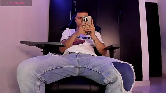 Snapshot of Liam_Mateo chatting on April 25, 2026, 4:48 am Liam Mateo online show from April 25, 2026, 4:48 am