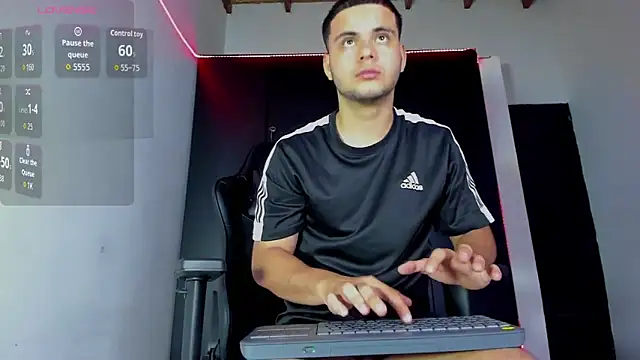 Snapshot of Liam_Mateo chatting on December 21, 2025, 4:47 am Liam Mateo online show from December 21, 2025, 4:47 am