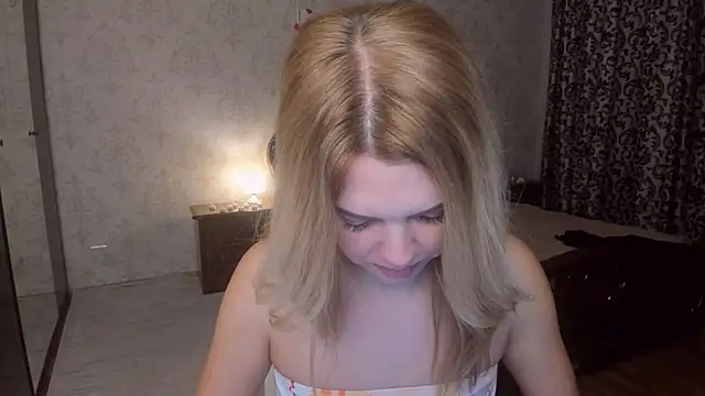 Snapshot of LunaFlinn chatting on February 26, 2026, 4:34 am LunaFlinn online show from February 26, 2026, 4:34 am