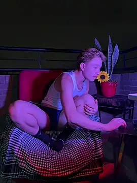 Snapshot of charming_twink chatting on December 17, 2025, 1:10 am charming twink online show from December 17, 2025, 1:10 am