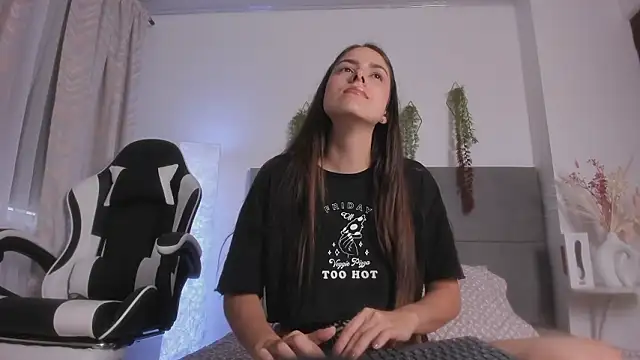 Snapshot of JulietaSnow chatting on January 15, 2026, 6:44 pm JulietaSnow online show from January 15, 2026, 6:44 pm