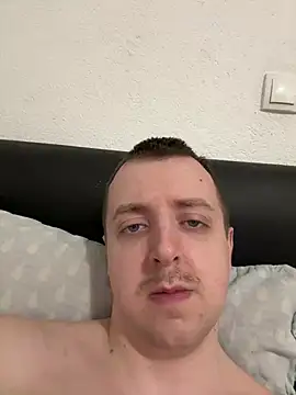 BezzBoiixh online show from February 8, 2025, 4:04 pm