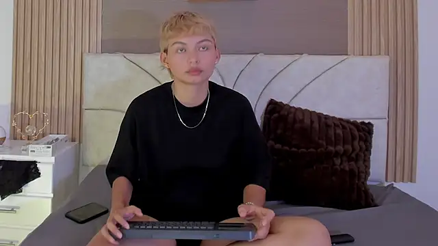 tefi meow  online show from April 22, 2026, 4:03 pm