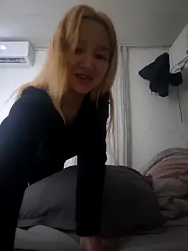 Snapshot of SherrylShaw chatting on December 16, 2025, 5:39 pm SherrylShaw online show from December 16, 2025, 5:39 pm