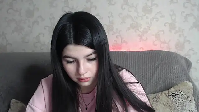 KisaModel online show from April 10, 2026, 1:01 am