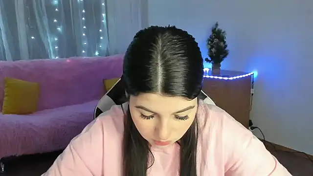 Snapshot of KisaModel chatting on February 11, 2026, 12:43 am KisaModel online show from February 11, 2026, 12:43 am