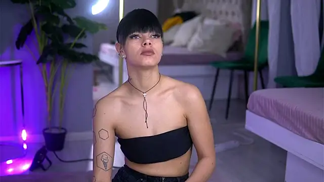 Snapshot of AnneFaris chatting on January 9, 2026, 4:52 am AnneFaris online show from January 9, 2026, 4:52 am