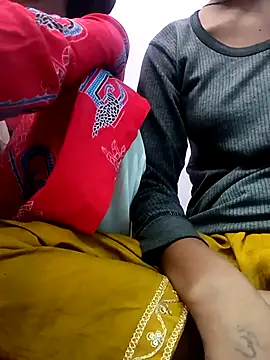 Snapshot of RV_525 chatting on December 16, 2025, 5:44 am RV 525 online show from December 16, 2025, 5:44 am