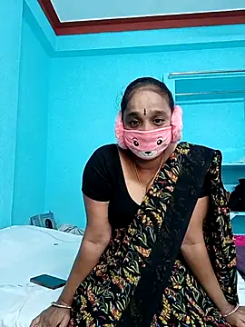 Snapshot of honey_papa chatting on December 17, 2025, 5:45 am honey papa online show from December 17, 2025, 5:45 am