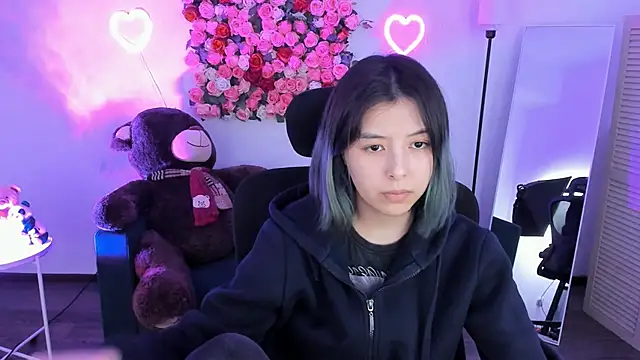 SirenMystiq online show from April 15, 2026, 7:07 pm