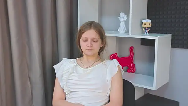 HazeElariel online show from March 18, 2026, 9:56 am