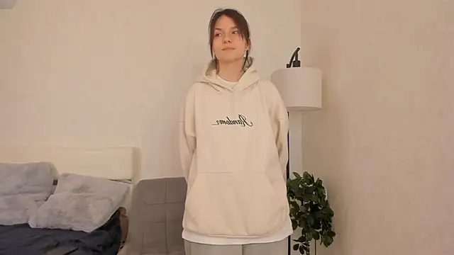 NyraVesperis online show from March 31, 2026, 6:26 am