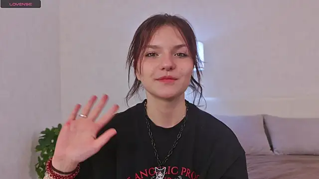 Snapshot of NyraVesperis chatting on April 22, 2026, 6:42 am NyraVesperis online show from April 22, 2026, 6:42 am