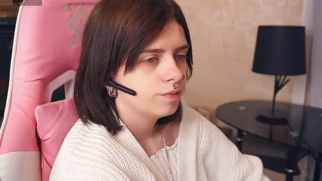 Snapshot of IleanaPishko chatting on December 18, 2025, 7:02 am IleanaPishko online show from December 18, 2025, 7:02 am