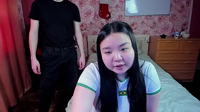 Snapshot of hungrybunny333 chatting on December 20, 2025, 5:32 am hungrybunny333 online show from December 20, 2025, 5:32 am