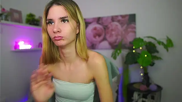  Bella Young online show from December 18, 2025, 2:21 pm