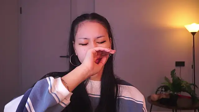 DonaPelligrino online show from December 14, 2025, 5:57 am