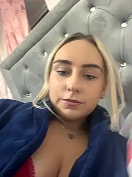 ScarletJ  online show from December 14, 2025, 5:07 pm