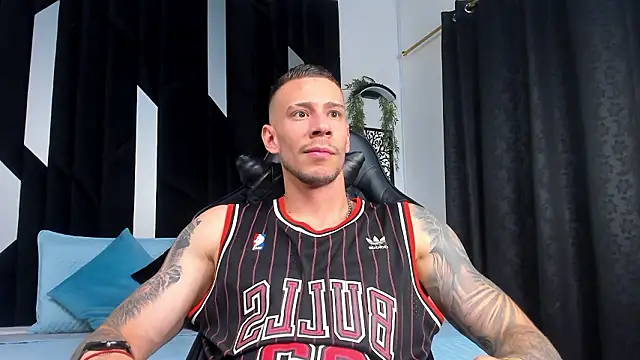 Snapshot of J_king__ chatting on February 17, 2026, 7:55 pm J king online show from February 17, 2026, 7:55 pm