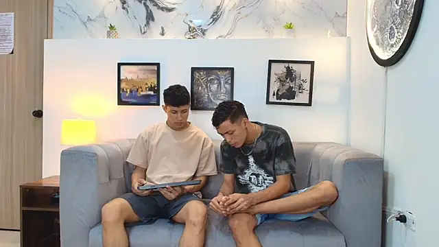 YOUNG GUYS1 online show from December 18, 2025, 1:11 am