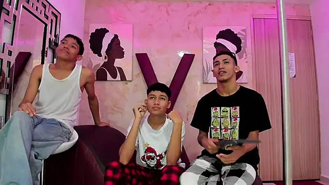 Snapshot of HORNY_PRETTY chatting on December 19, 2025, 1:35 pm HORNY PRETTY online show from December 19, 2025, 1:35 pm