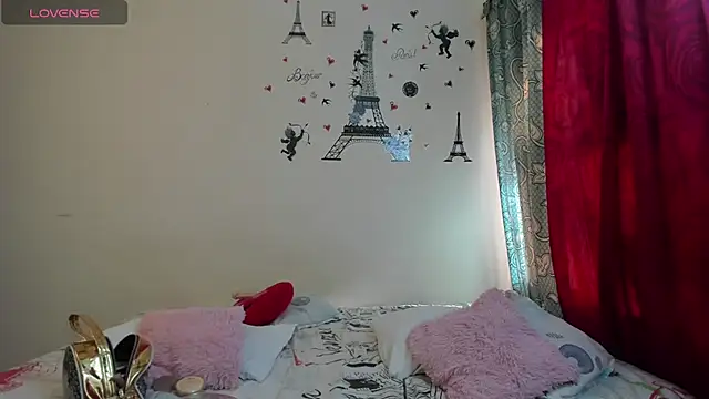 Snapshot of Naomi-Blaze chatting on December 18, 2025, 1:26 pm Naomi-Blaze online show from December 18, 2025, 1:26 pm