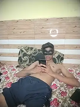 xoupleaura online show from April 5, 2026, 5:47 am