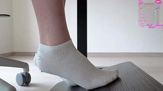 Feetbeth online show from April 15, 2026, 4:22 pm