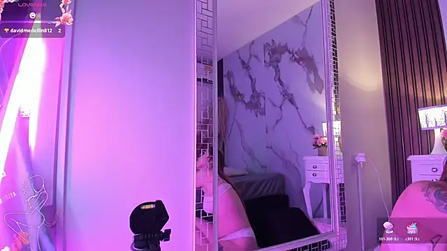 Annyhathatway online show from April 13, 2026, 9:19 pm