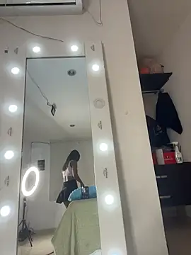 Valeria-escobar online show from April 4, 2026, 1:39 pm