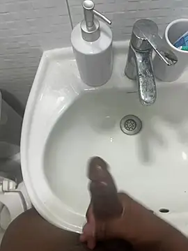 Snapshot of Comeonmyhouse22cm chatting on February 10, 2026, 6:12 am Comeonmyhouse22cm online show from February 10, 2026, 6:12 am