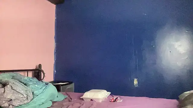 queenalliyahalecia online show from December 21, 2025, 8:42 pm