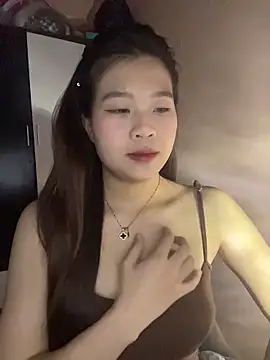 Snapshot of Bae1103_ chatting on December 14, 2025, 5:40 pm Bae1103 online show from December 14, 2025, 5:40 pm