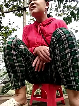 Seductive slut online show from December 14, 2025, 2:40 am