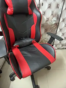 butterflyslay online show from April 15, 2026, 3:49 pm