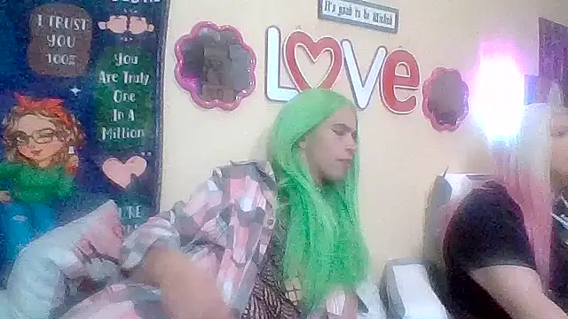 DanielleRavyyn online show from May 4, 2026, 2:09 pm