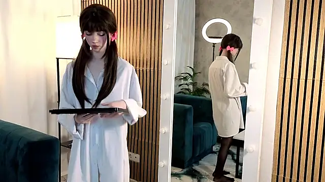 ViollaBloom online show from February 15, 2026, 11:14 pm