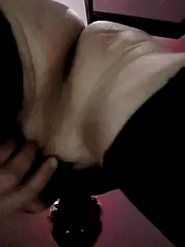 Olivassl22 online show from April 4, 2026, 6:47 pm