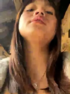  3girl  online show from December 17, 2025, 2:16 am