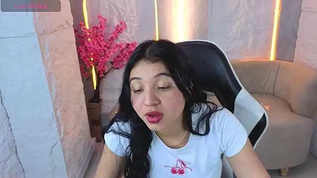 Snapshot of Sofi_Adams_Tx chatting on December 18, 2025, 1:15 pm Sofi Adams Tx online show from December 18, 2025, 1:15 pm