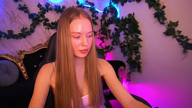 Snapshot of MollyyMayy chatting on December 15, 2025, 4:57 pm MollyyMayy online show from December 15, 2025, 4:57 pm